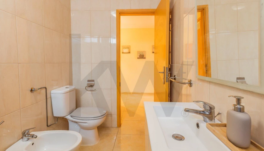 Apartamento T2 para Arrendamento em Vila Praia de Ancora Foto 9