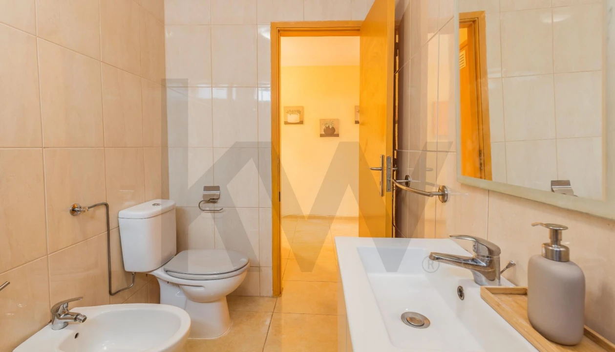 Apartamento T2 para Arrendamento em Vila Praia de Ancora Foto 9
