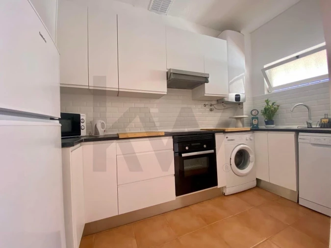 Apartamento T2 para Arrendamento em Armação de Pera Foto 2