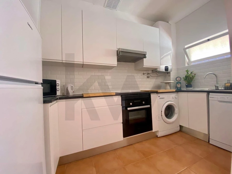 Apartamento T2 para Arrendamento em Armação de Pera Foto 2