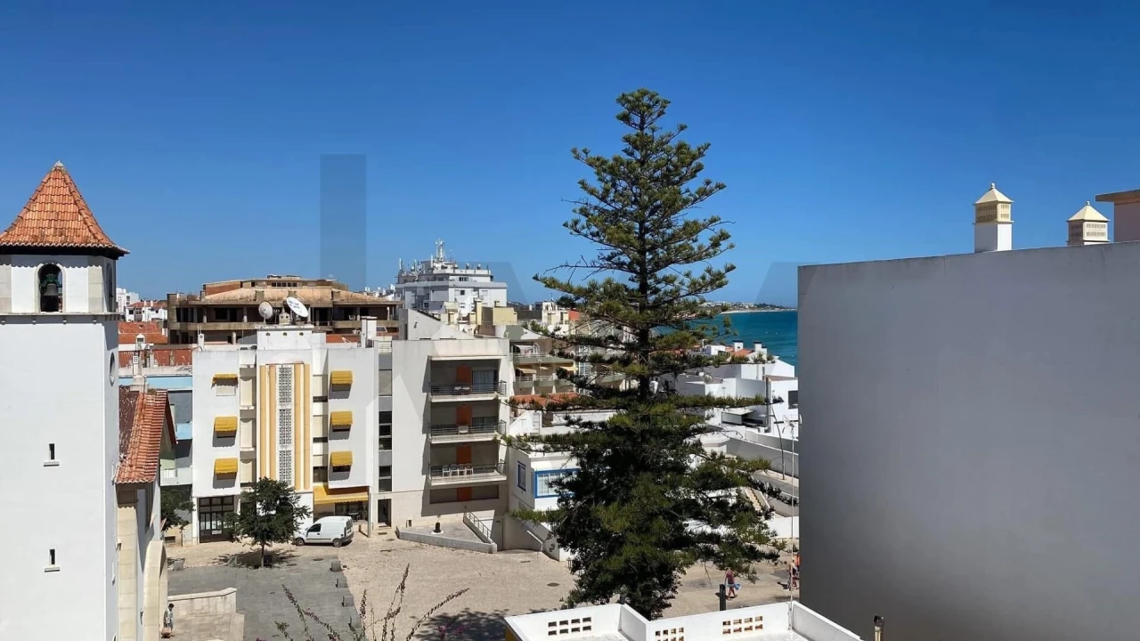 Apartamento T2 para Arrendamento em Armação de Pera Foto 1