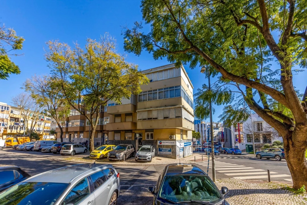 Apartamento T2 para Arrendamento em Algés, Linda-A-Velha e Cruz Quebrada-Dafundo Foto 4