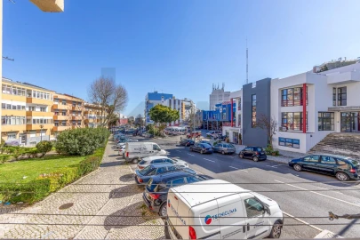 Apartamento T2 para Arrendamento em Algés, Linda-A-Velha e Cruz Quebrada-Dafundo