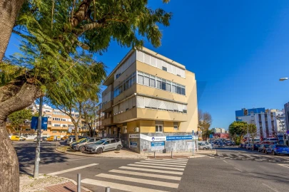 Apartamento T2 para Arrendamento em Algés, Linda-A-Velha e Cruz Quebrada-Dafundo