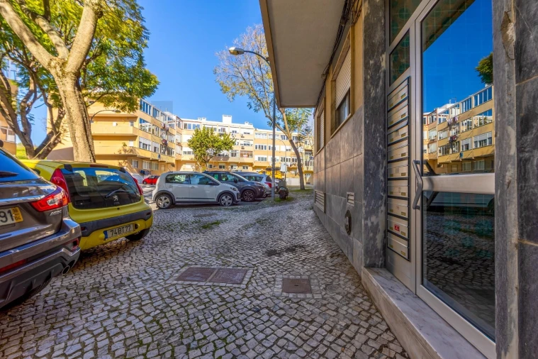 Apartamento T2 para Arrendamento em Algés, Linda-A-Velha e Cruz Quebrada-Dafundo Foto 8