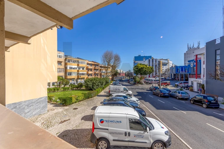 Apartamento T2 para Arrendamento em Algés, Linda-A-Velha e Cruz Quebrada-Dafundo Foto 17