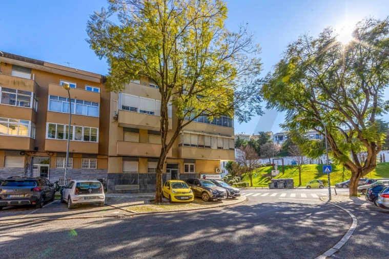 Apartamento T2 para Arrendamento em Algés, Linda-A-Velha e Cruz Quebrada-Dafundo Foto 7