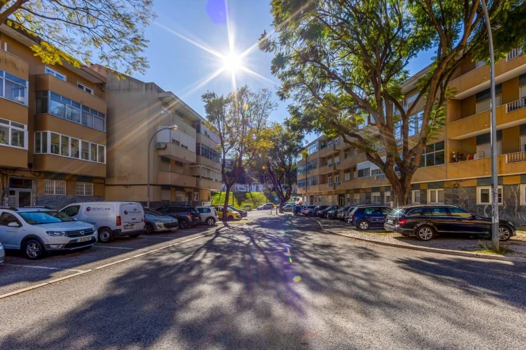 Apartamento T2 para Arrendamento em Algés, Linda-A-Velha e Cruz Quebrada-Dafundo Foto 3