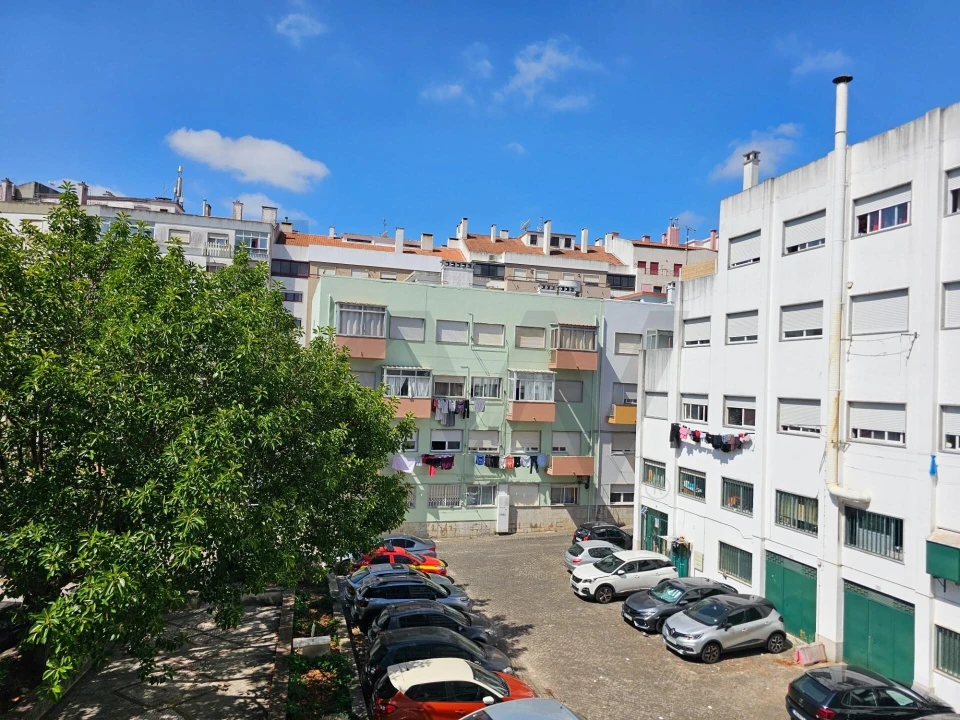 Apartamento T2 para Venda em Agualva e Mira-Sintra Foto 1