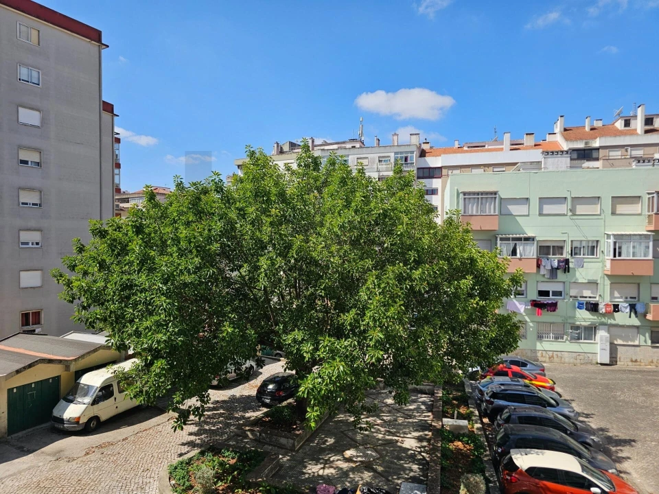 Apartamento T2 para Venda em Agualva e Mira-Sintra Foto 19