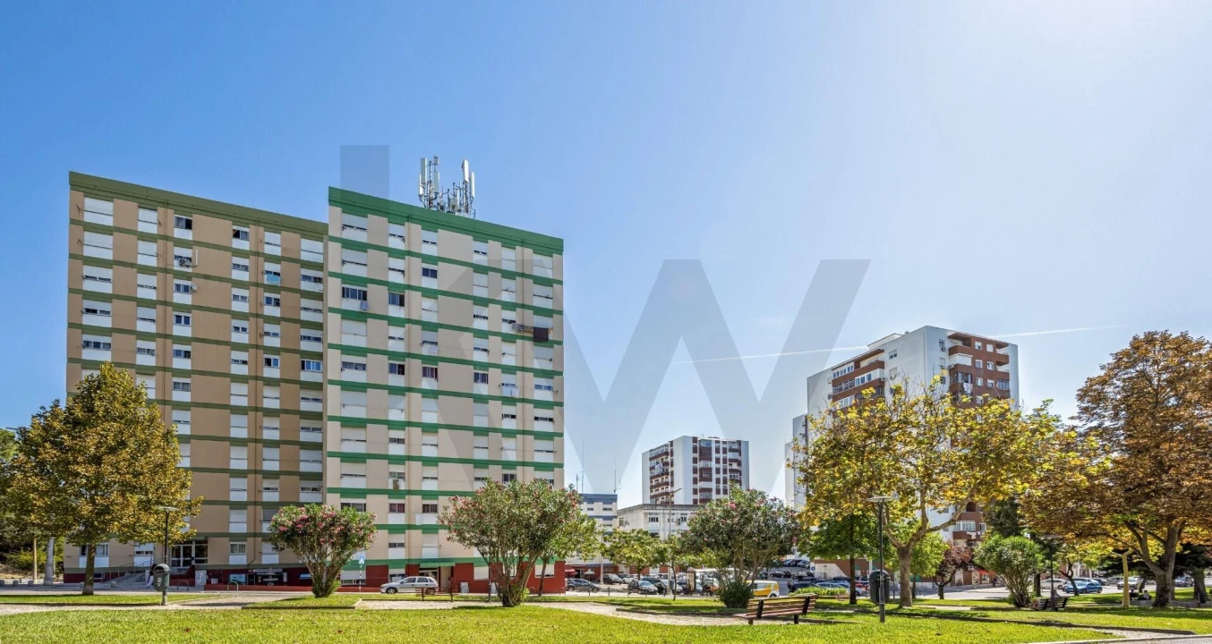 Apartamento T2 para Venda em Corroios Foto 23