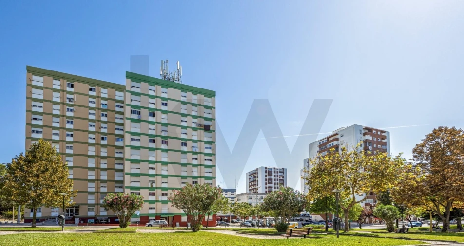 Apartamento T2 para Venda em Corroios Foto 23