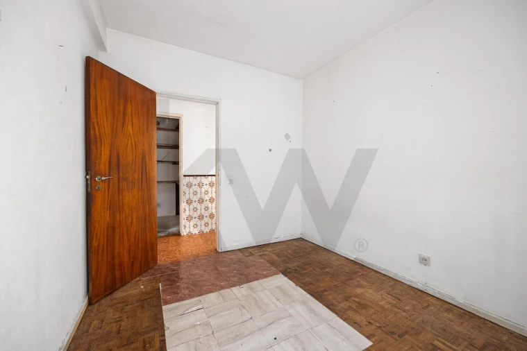 Apartamento T2 para Venda em Corroios Foto 13