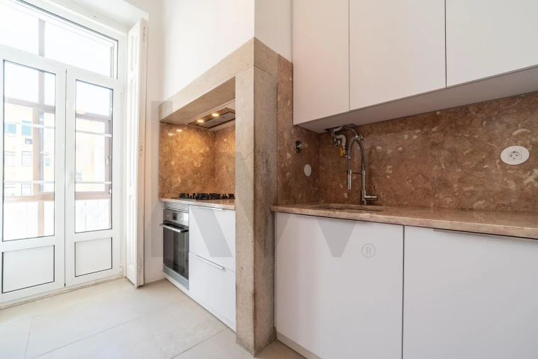 Apartamento T2 para Arrendamento em Campo de Ourique Foto 14