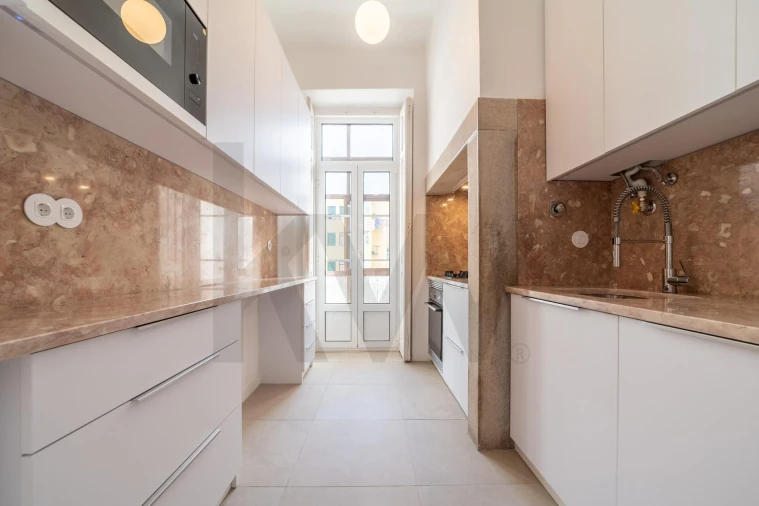 Apartamento T2 para Arrendamento em Campo de Ourique Foto 14