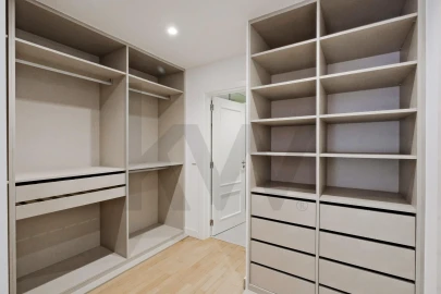 Apartamento T3 para Venda em Oeiras e São Julião da Barra, Paço de Arcos e Caxias