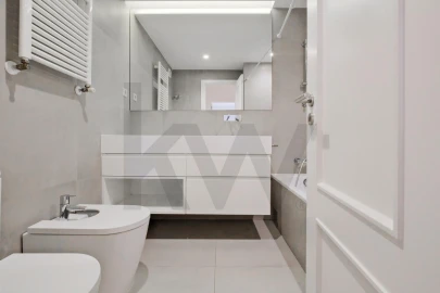Apartamento T3 para Venda em Oeiras e São Julião da Barra, Paço de Arcos e Caxias