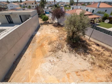 Moradia T5 para Venda em Marvila, Ribeira Santarém, São Salvador, São Nicolau