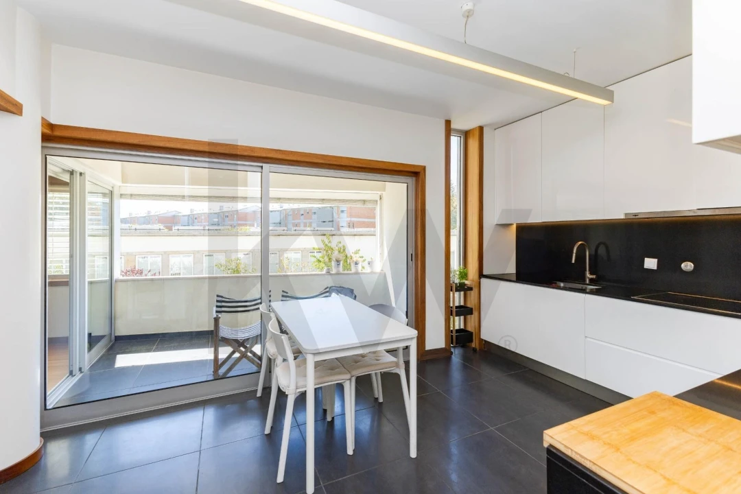 Apartamento T4 para Venda em Lordelo do Ouro e Massarelos Foto 8