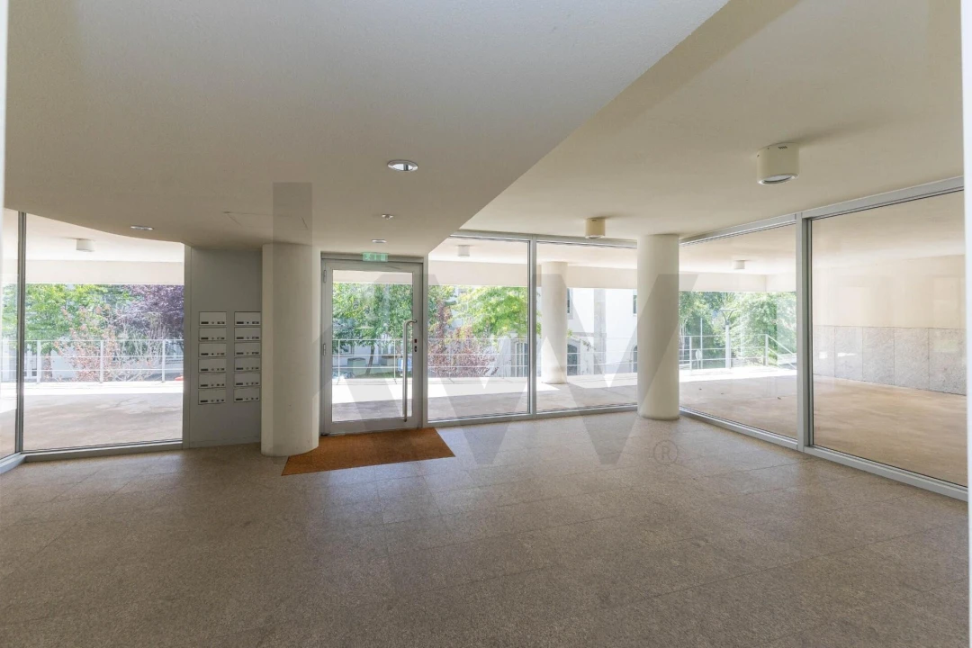 Apartamento T4 para Venda em Lordelo do Ouro e Massarelos Foto 33