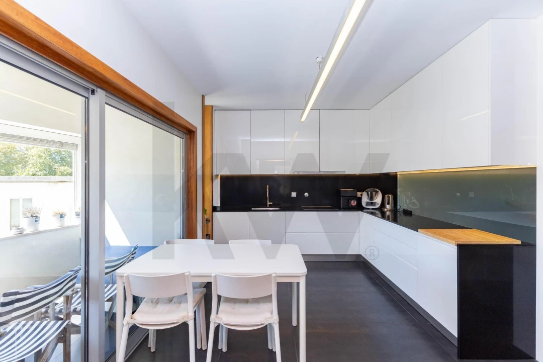 Apartamento T4 para Venda em Lordelo do Ouro e Massarelos Foto 10
