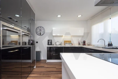 Moradia T4 para Venda em Carcavelos e Parede