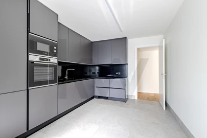 Apartamento T3 para Arrendamento em Areeiro