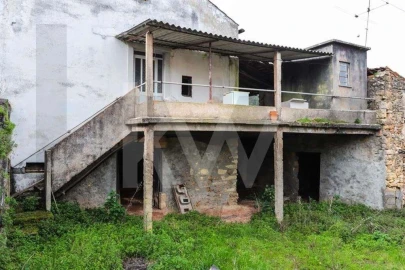 Moradia T5 para Venda em Santa Clara e Castelo Viegas