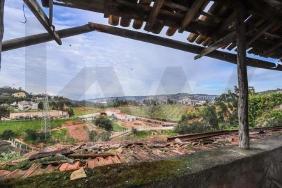 Moradia T5 para Venda em Santa Clara e Castelo Viegas