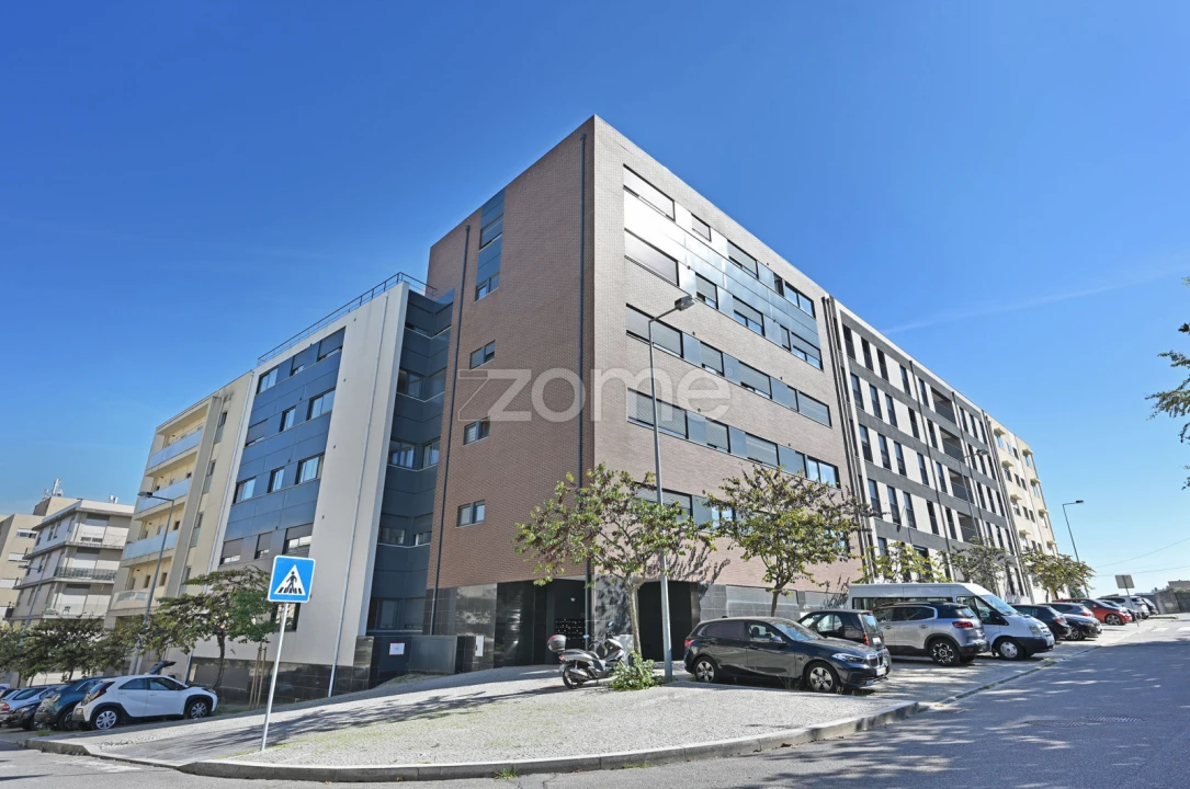 Apartamento T2 para Venda em Castêlo da Maia Foto 23