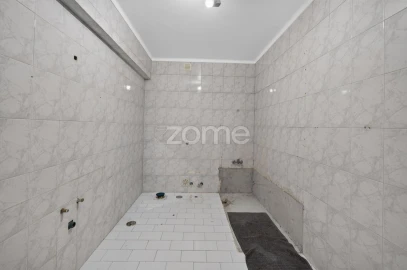 Apartamento T4 para Venda em Santo António dos Cavaleiros e Frielas