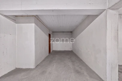 Apartamento T4 para Venda em Santo António dos Cavaleiros e Frielas