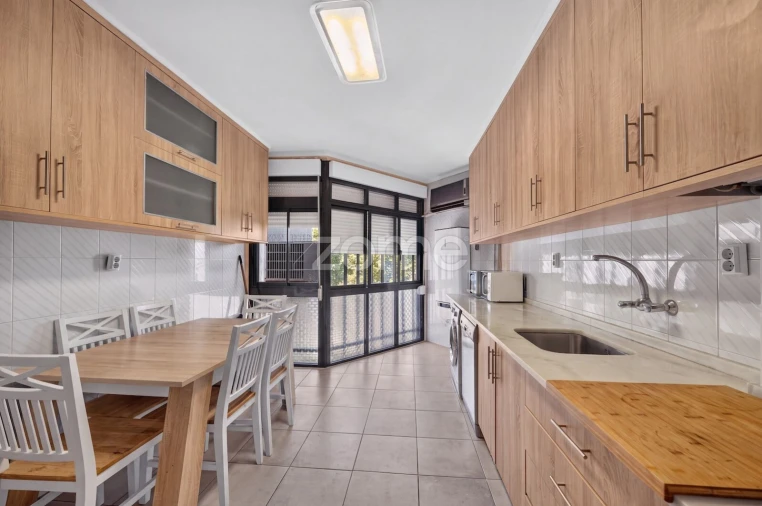 Apartamento T4 para Venda em Santo António dos Cavaleiros e Frielas Foto 4