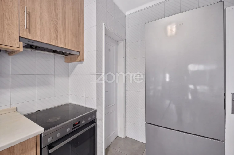 Apartamento T4 para Venda em Santo António dos Cavaleiros e Frielas Foto 6
