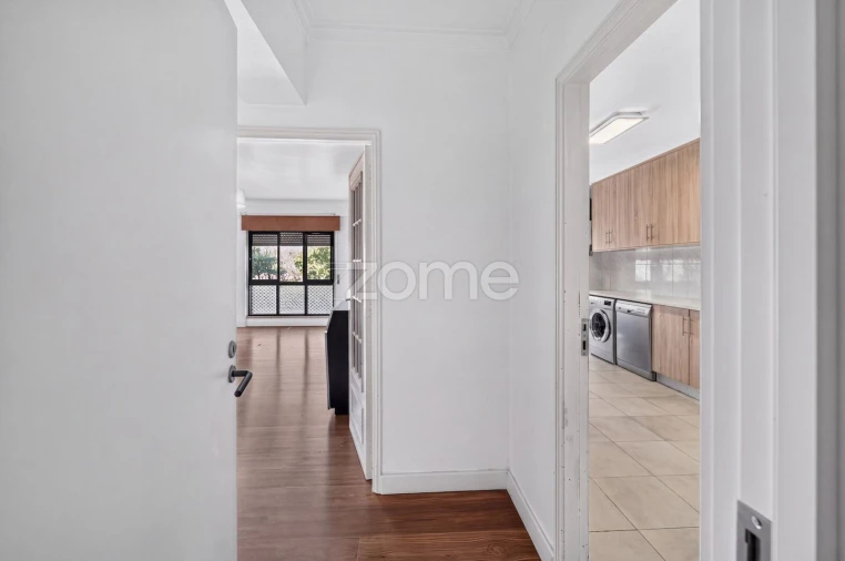 Apartamento T4 para Venda em Santo António dos Cavaleiros e Frielas Foto 3