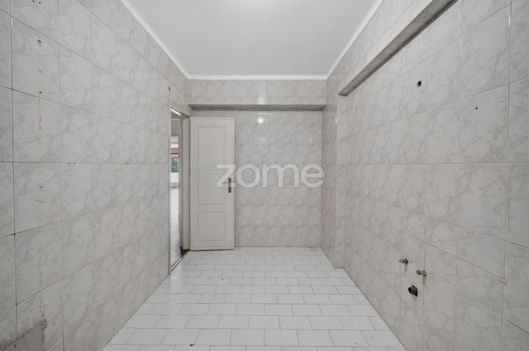 Apartamento T4 para Venda em Santo António dos Cavaleiros e Frielas Foto 30
