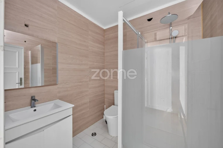 Apartamento T4 para Venda em Santo António dos Cavaleiros e Frielas Foto 28