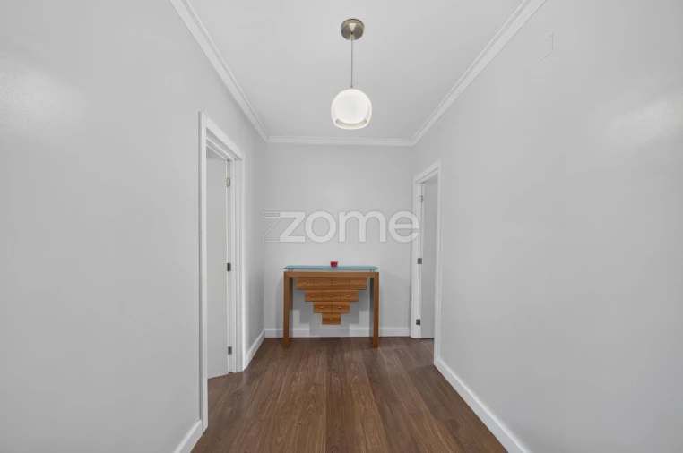 Apartamento T4 para Venda em Santo António dos Cavaleiros e Frielas Foto 2