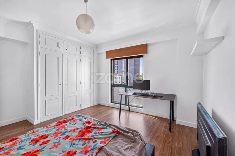 Apartamento T4 para Venda em Santo António dos Cavaleiros e Frielas Foto 22