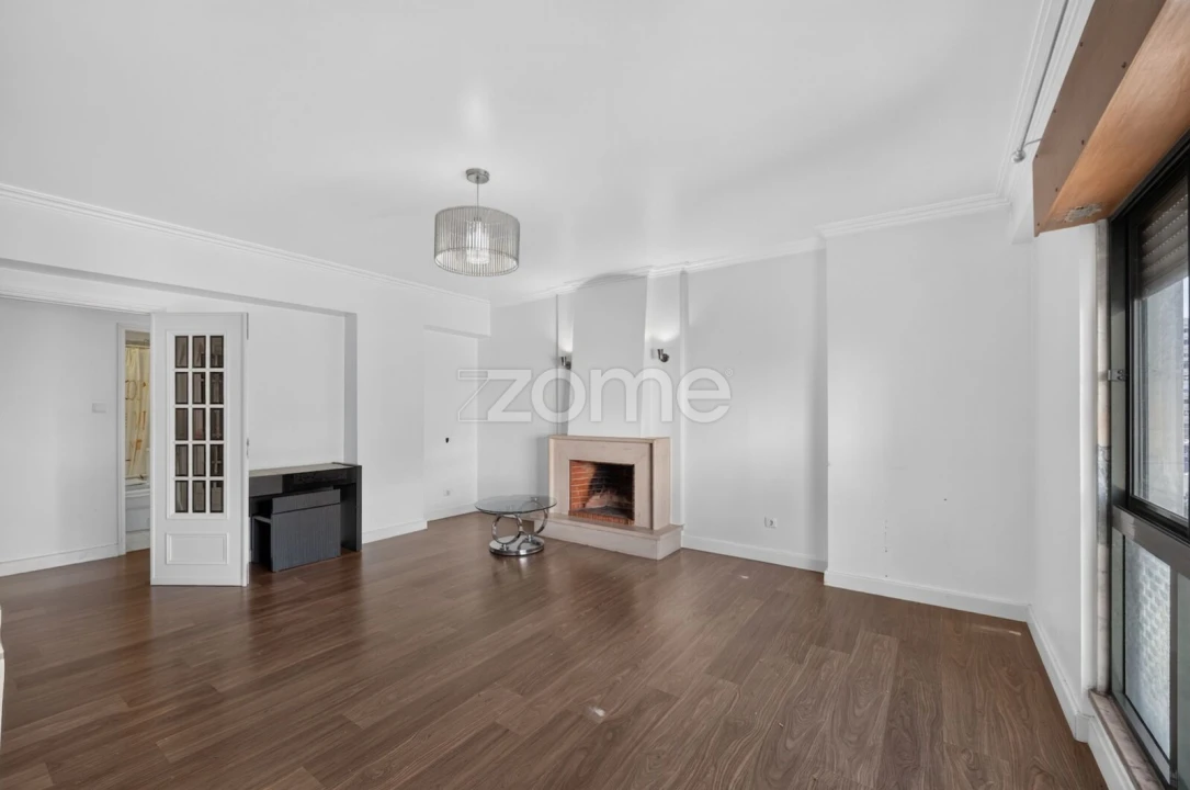 Apartamento T4 para Venda em Santo António dos Cavaleiros e Frielas Foto 8