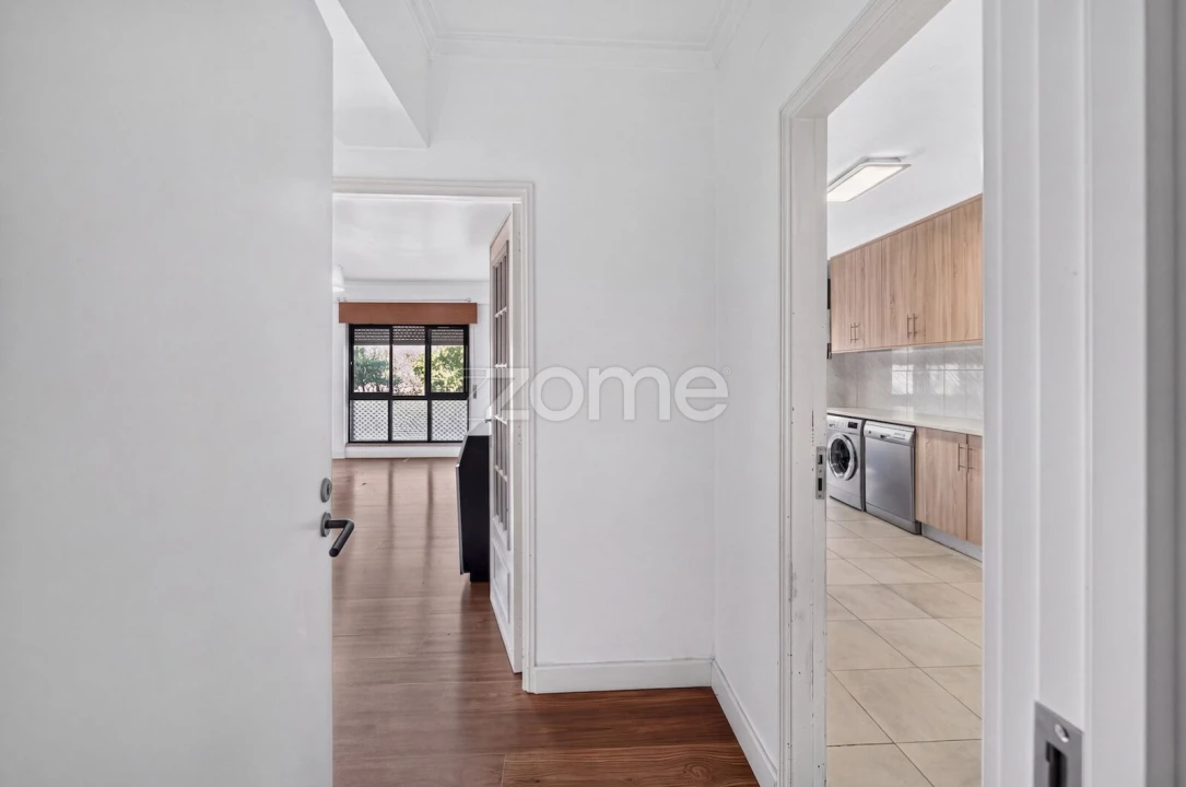 Apartamento T4 para Venda em Santo António dos Cavaleiros e Frielas Foto 3