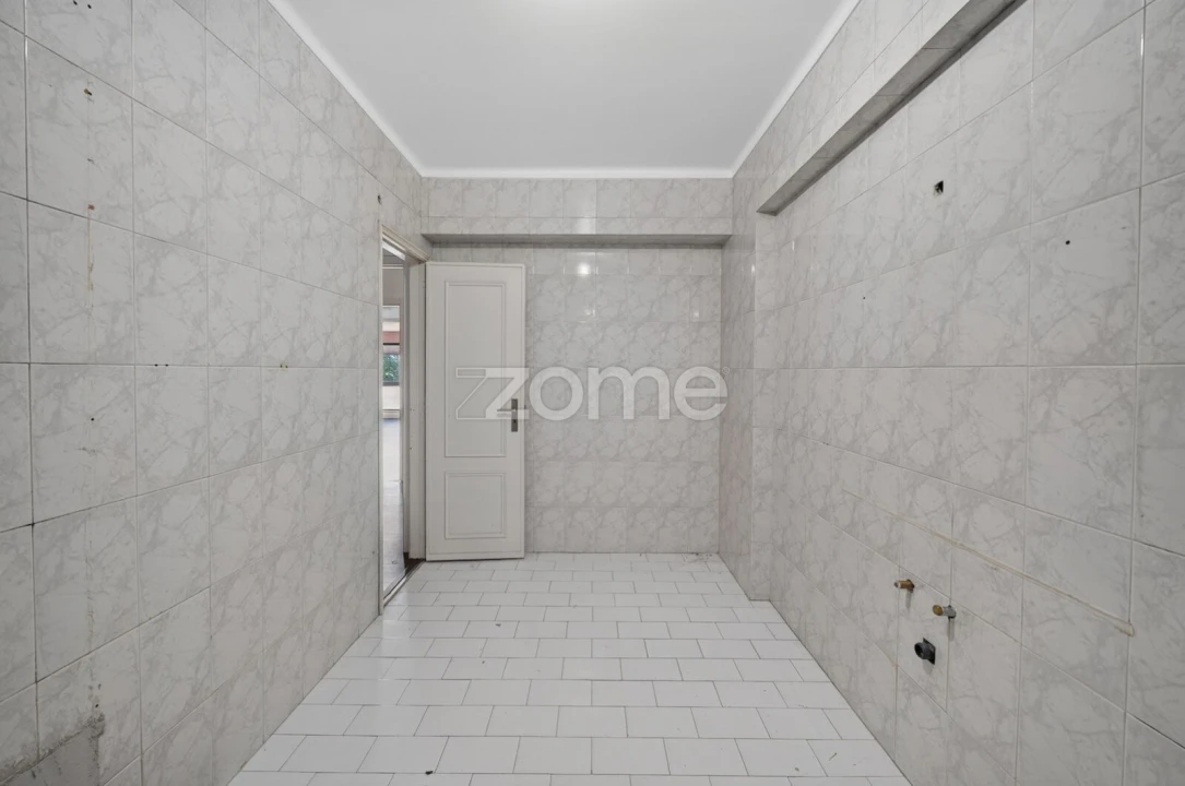 Apartamento T4 para Venda em Santo António dos Cavaleiros e Frielas Foto 30