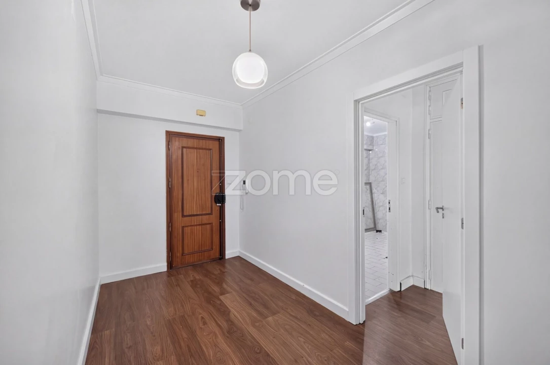Apartamento T4 para Venda em Santo António dos Cavaleiros e Frielas Foto 23