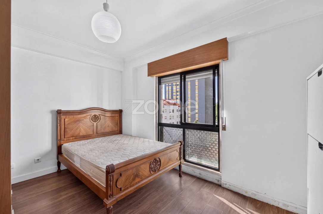 Apartamento T4 para Venda em Santo António dos Cavaleiros e Frielas Foto 17