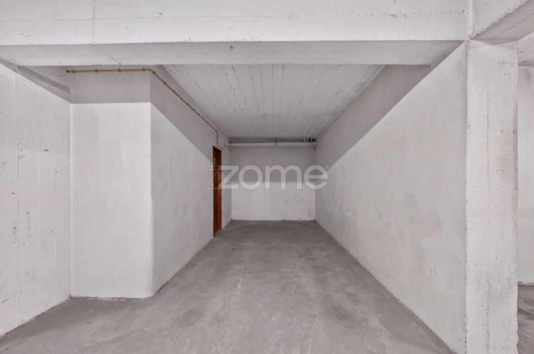 Apartamento T4 para Venda em Santo António dos Cavaleiros e Frielas Foto 32
