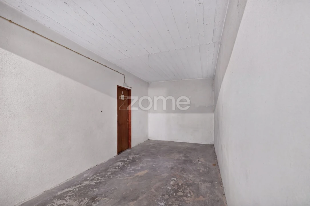 Apartamento T4 para Venda em Santo António dos Cavaleiros e Frielas Foto 33