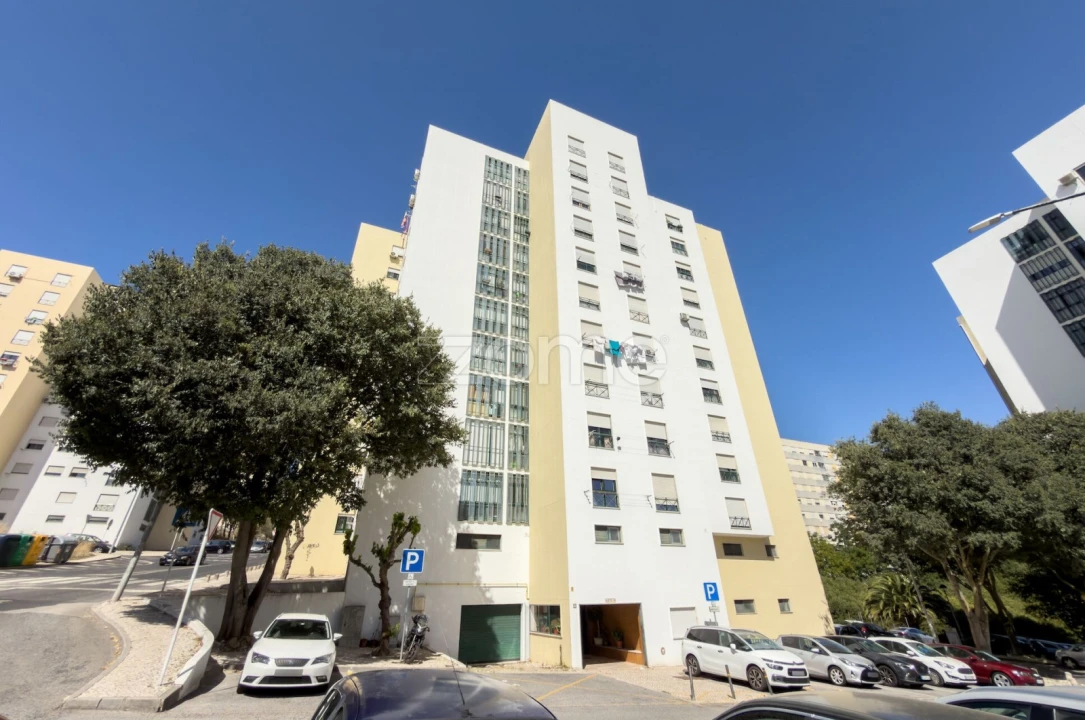 Apartamento T4 para Venda em Santo António dos Cavaleiros e Frielas Foto 1