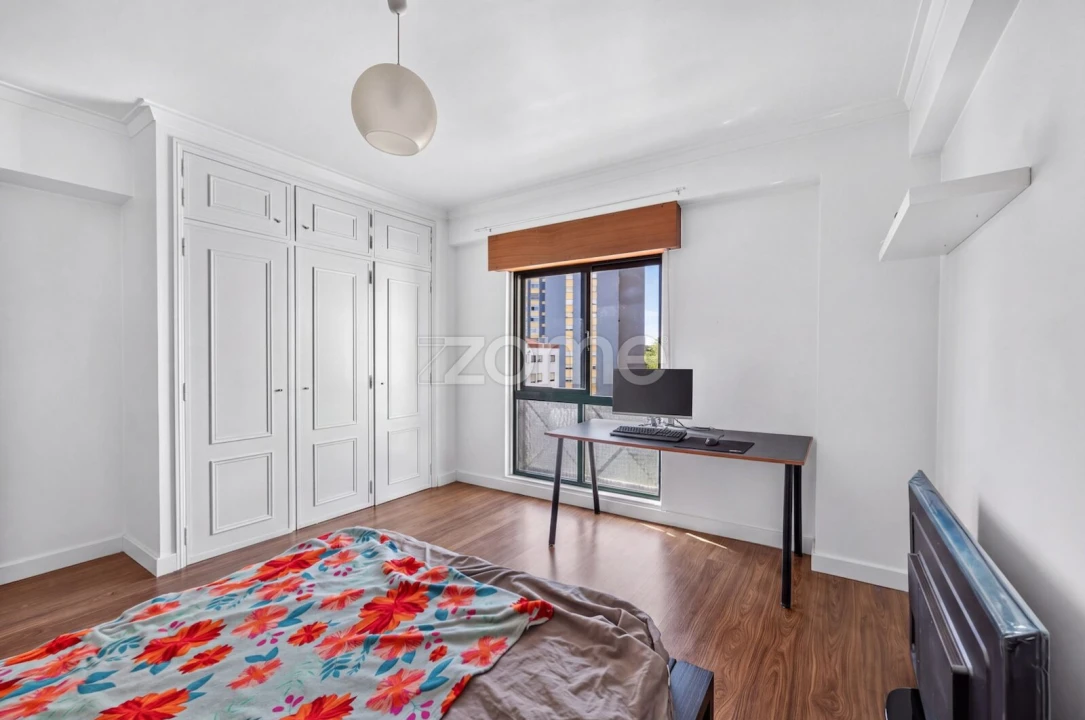 Apartamento T4 para Venda em Santo António dos Cavaleiros e Frielas Foto 22
