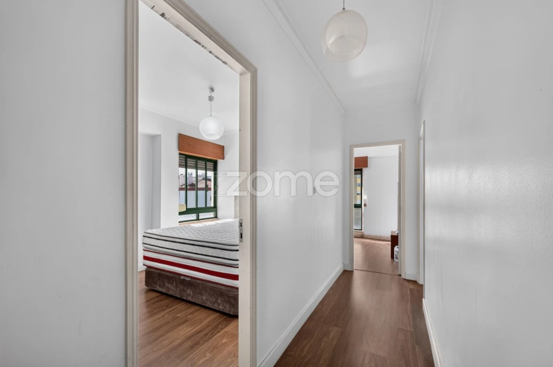 Apartamento T4 para Venda em Santo António dos Cavaleiros e Frielas Foto 13