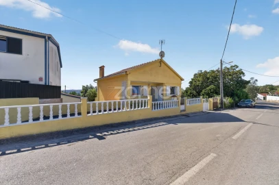Moradia T3 para Venda em Carvoeira e Carmões